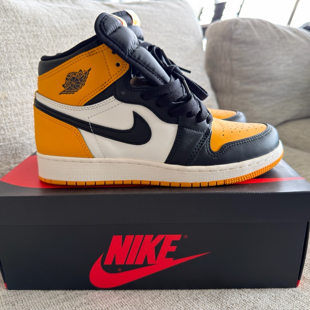 Air Jordan 1 retro’s black and yellow!